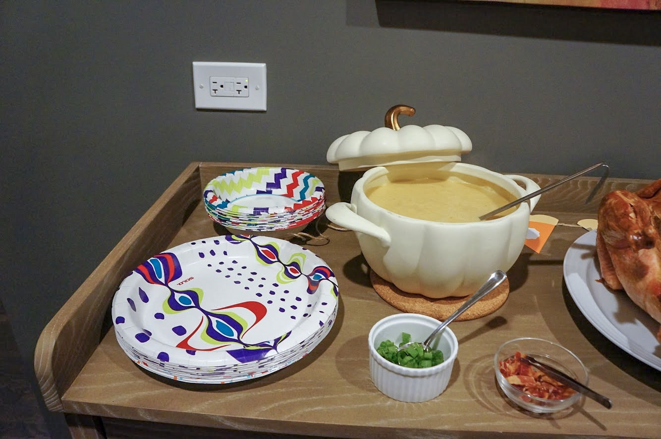Friendsgiving on a budget friendsgiving buffet