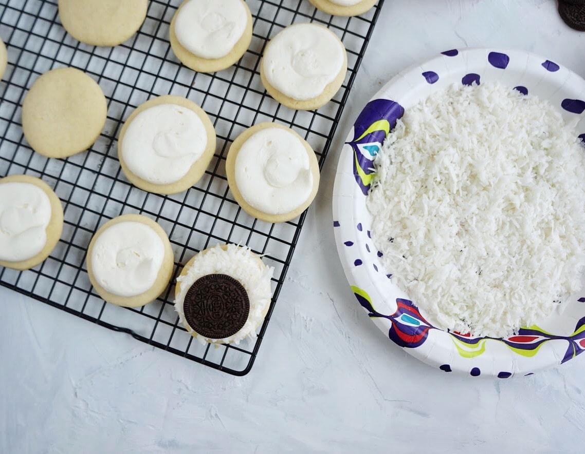 Polar bear sugar cookies with paw Polar bear sugar cookies