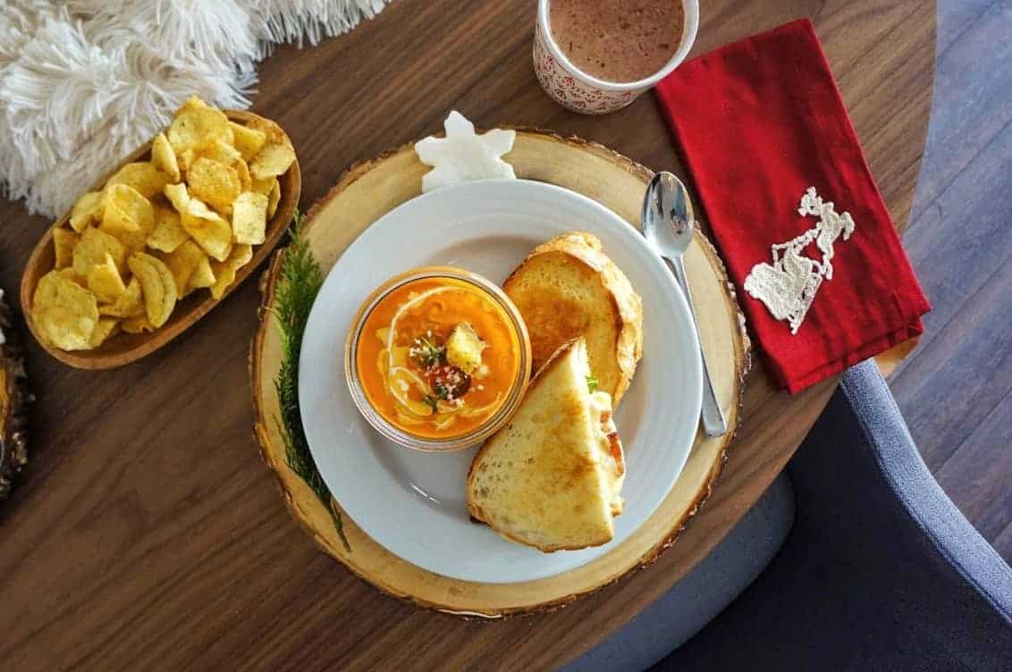 creamy Instantpot vegan tomato soup garnished in soup bowl Instantpot vegan tomato soup